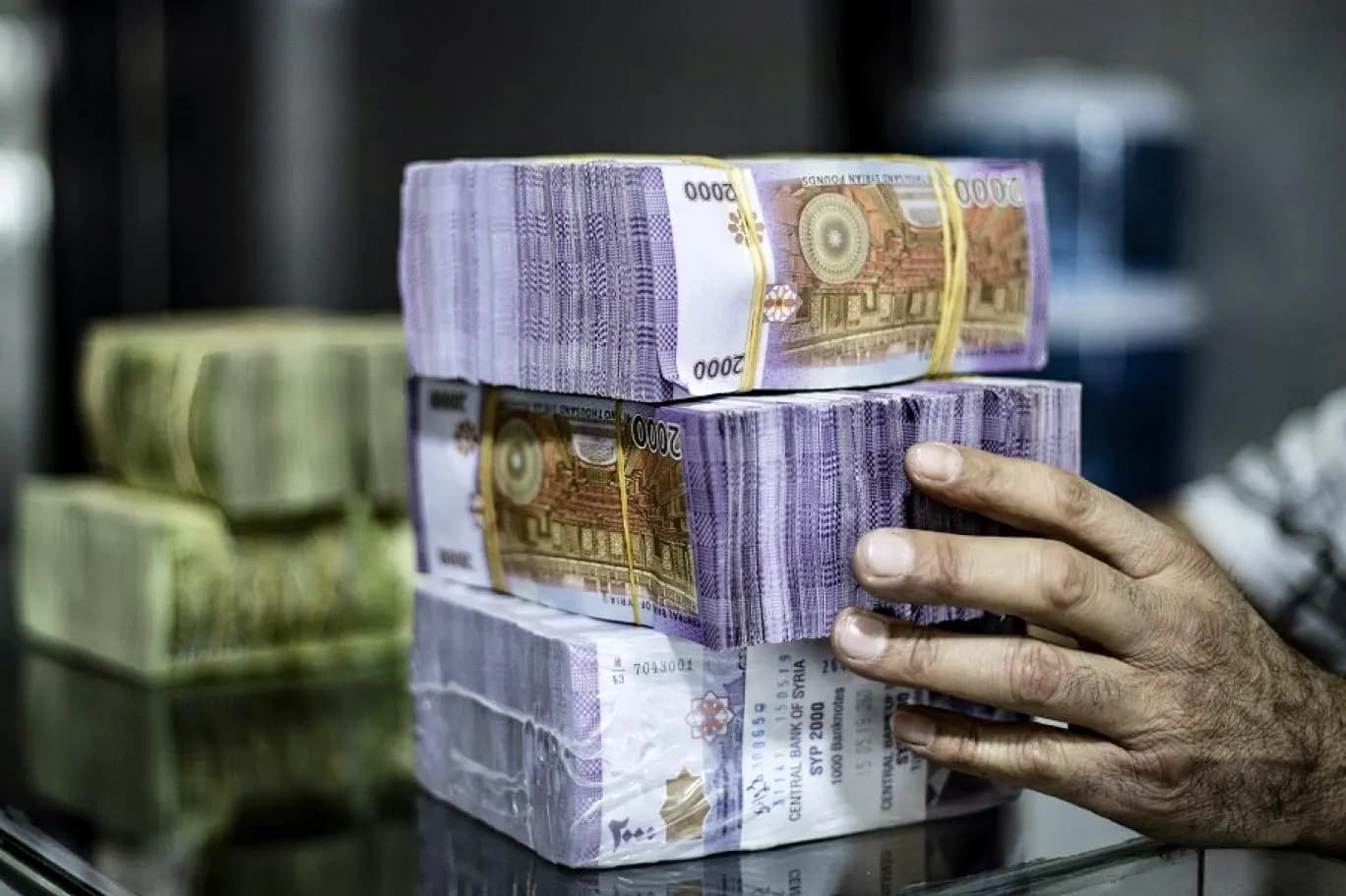 سوريا.. تسعيرة جديدة لصرف الليرة مقابل الدولار واليورو