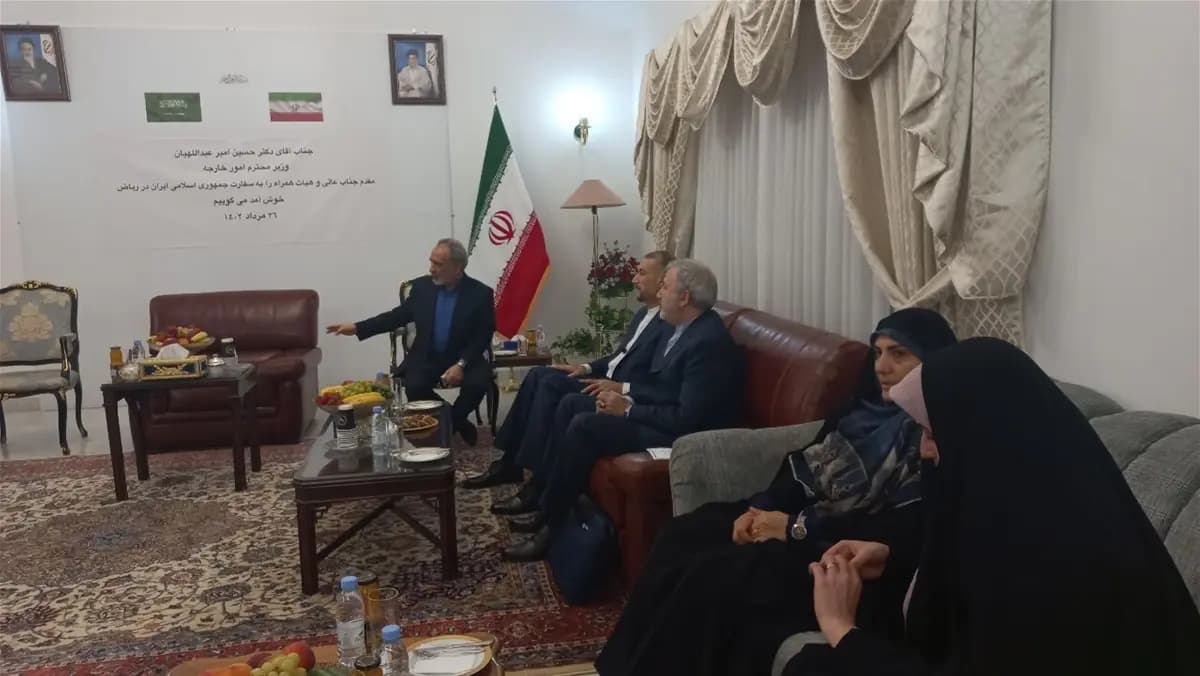 عبد اللهيان يتفقّدُ سفارةَ بلادهِ في الرّياض