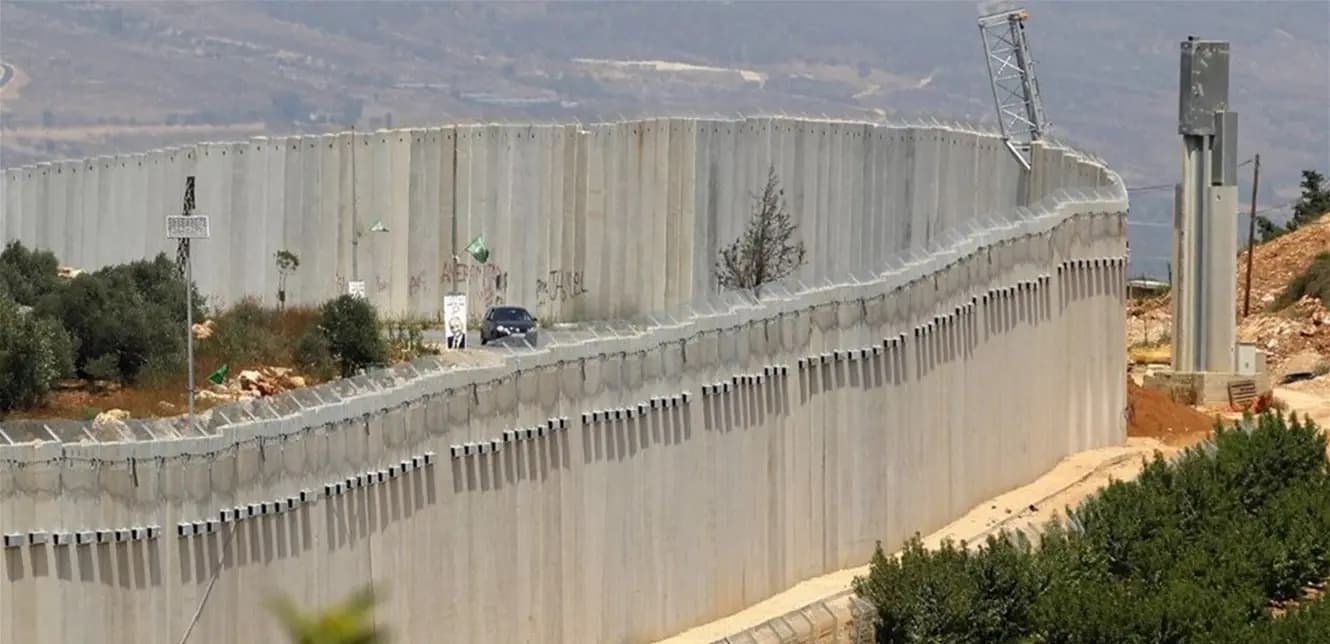 دوريات للعدو عند السياج الشائك