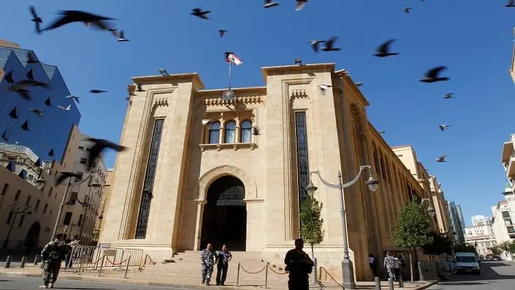 عضّ أصابع بين السّياسيّين.. والنّاس يصرخون أوّلًا وأخيرًا