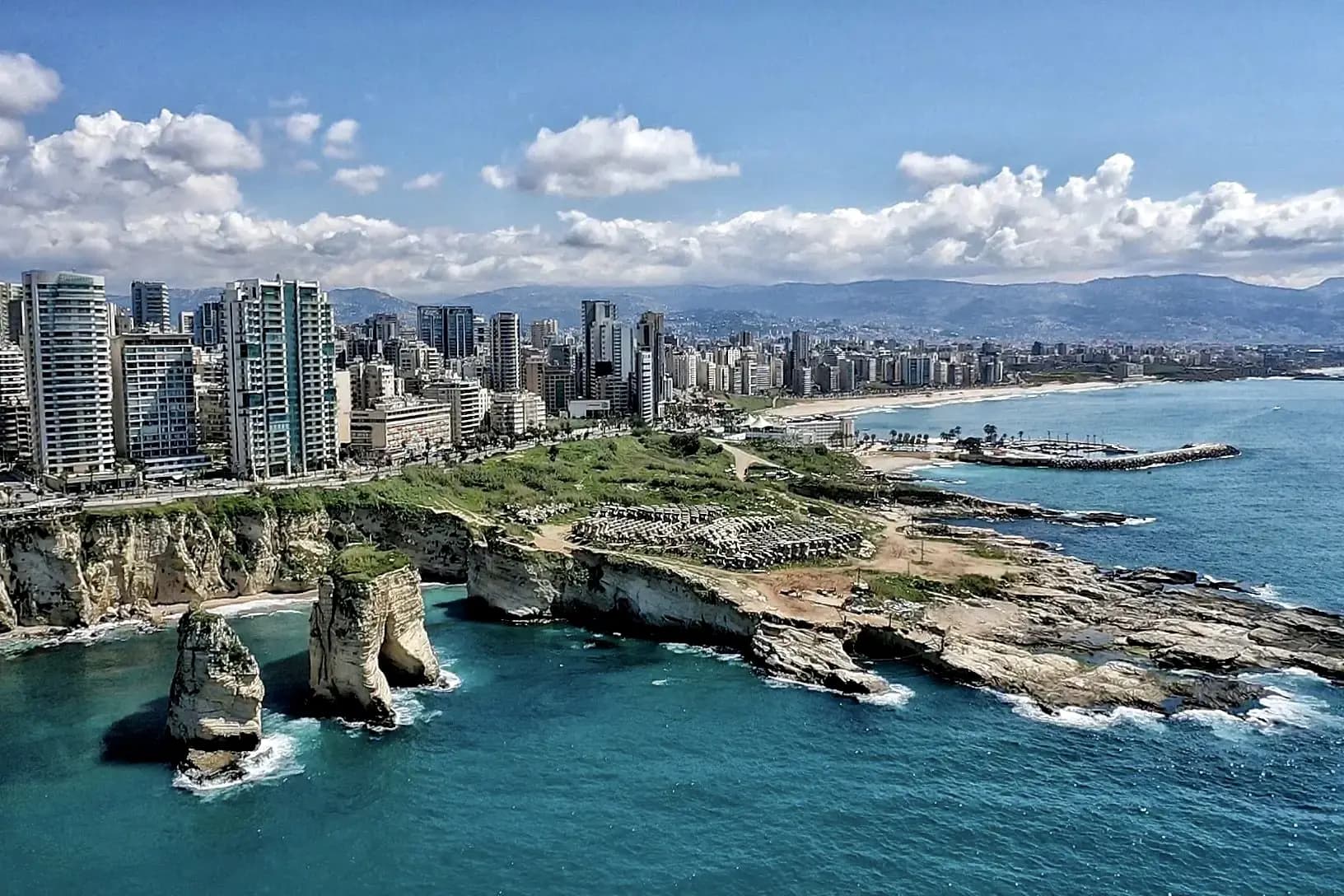 هل يخرج لبنان من النفق المظلم؟