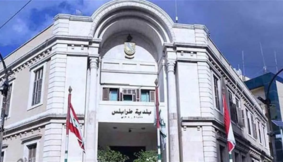 وقفة احتجاجية لعمّال بلدية الميناء