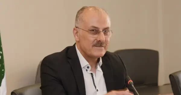 عبدالله: آن الأوان لوقف المعاناة في المطار