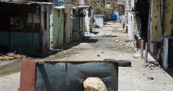 اجتماع فلسطيني في صيدا... و"فتح" تقرر إزالة دشمة في عين الحلوة كبادرة حسن نية