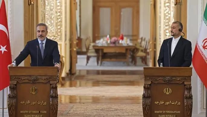 لقاء بين وزير الخارجية الإيراني ونظيره التركي في طهران