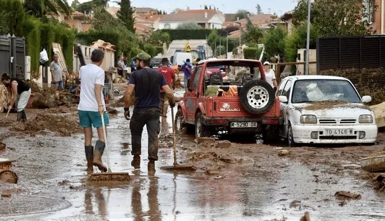 إسبانيا تغرق بـ "أنهار من الوحل"