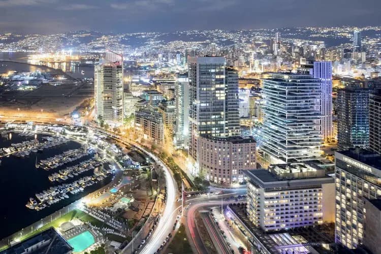 في بيروت.. إصابة رجل وزوجته بطلقات نارية