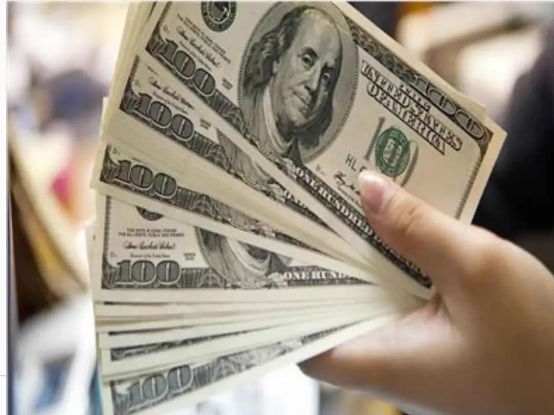 كيف أقفل سعر صرف الدولار في السوق السوداء مساء اليوم؟