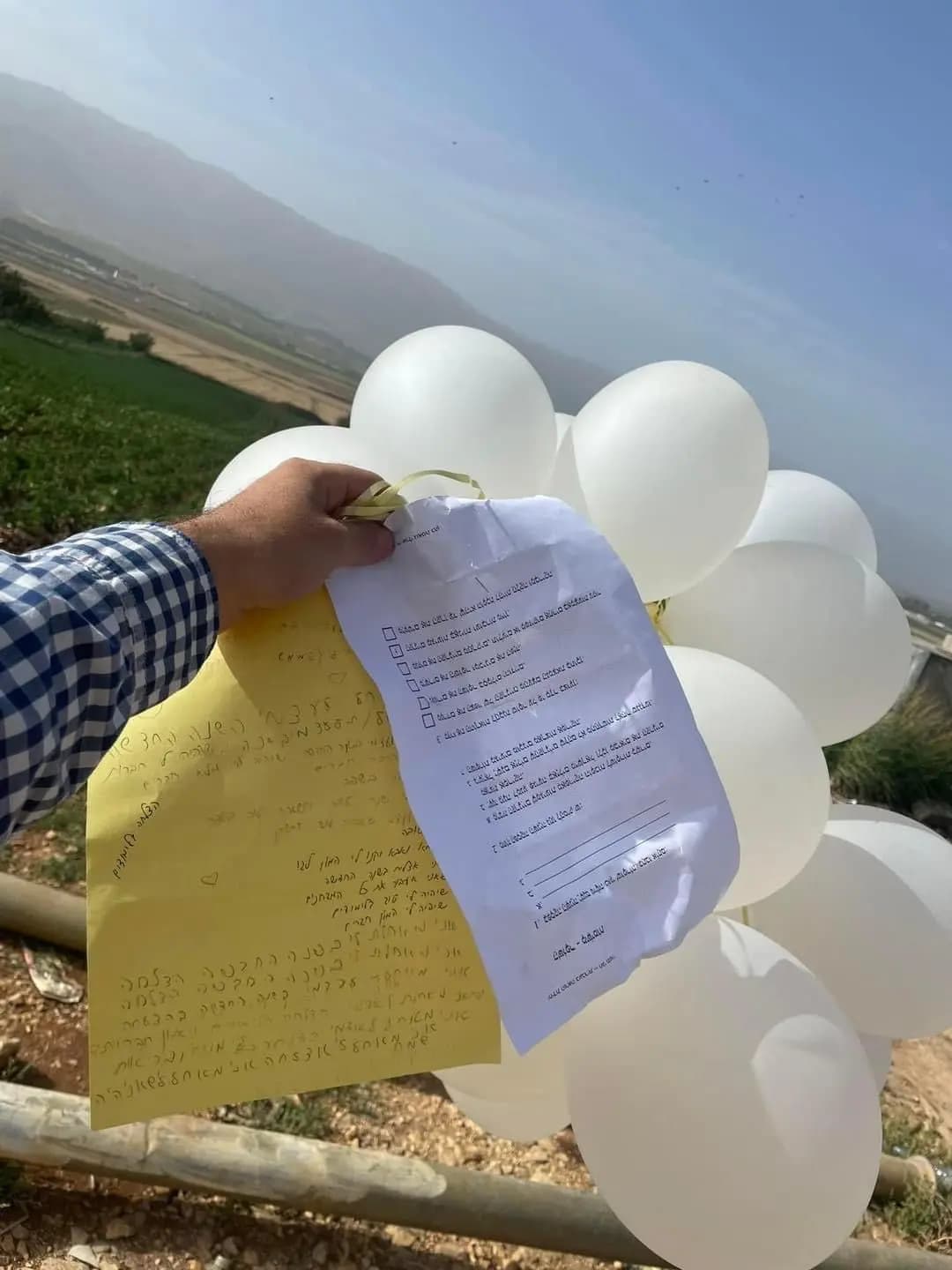 في البقاع..العدو الإسرائيلي يُرسل "بالونات" ورسالة بالعبريّة