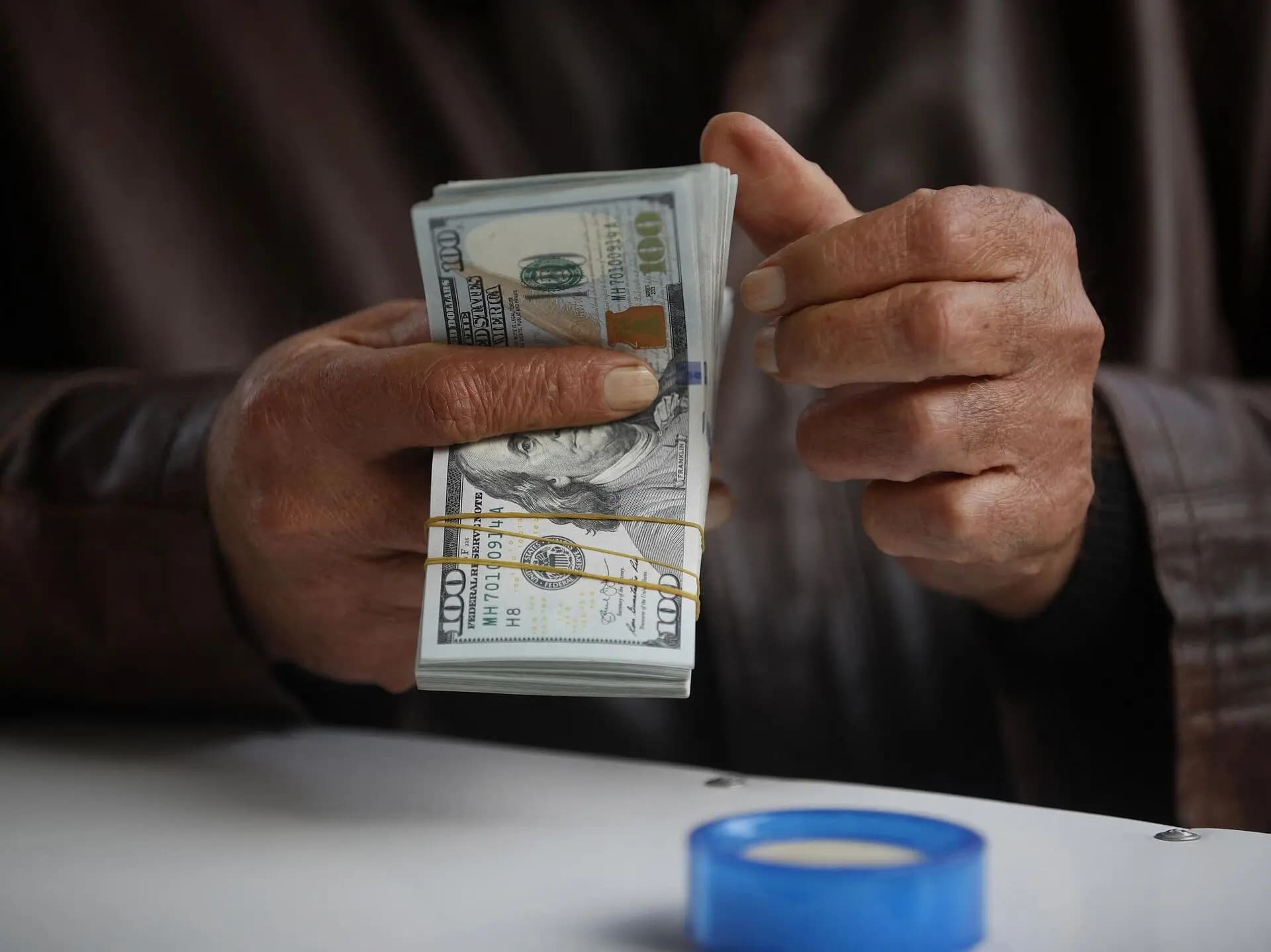 كيف افتتح سعر الدولار اليوم؟