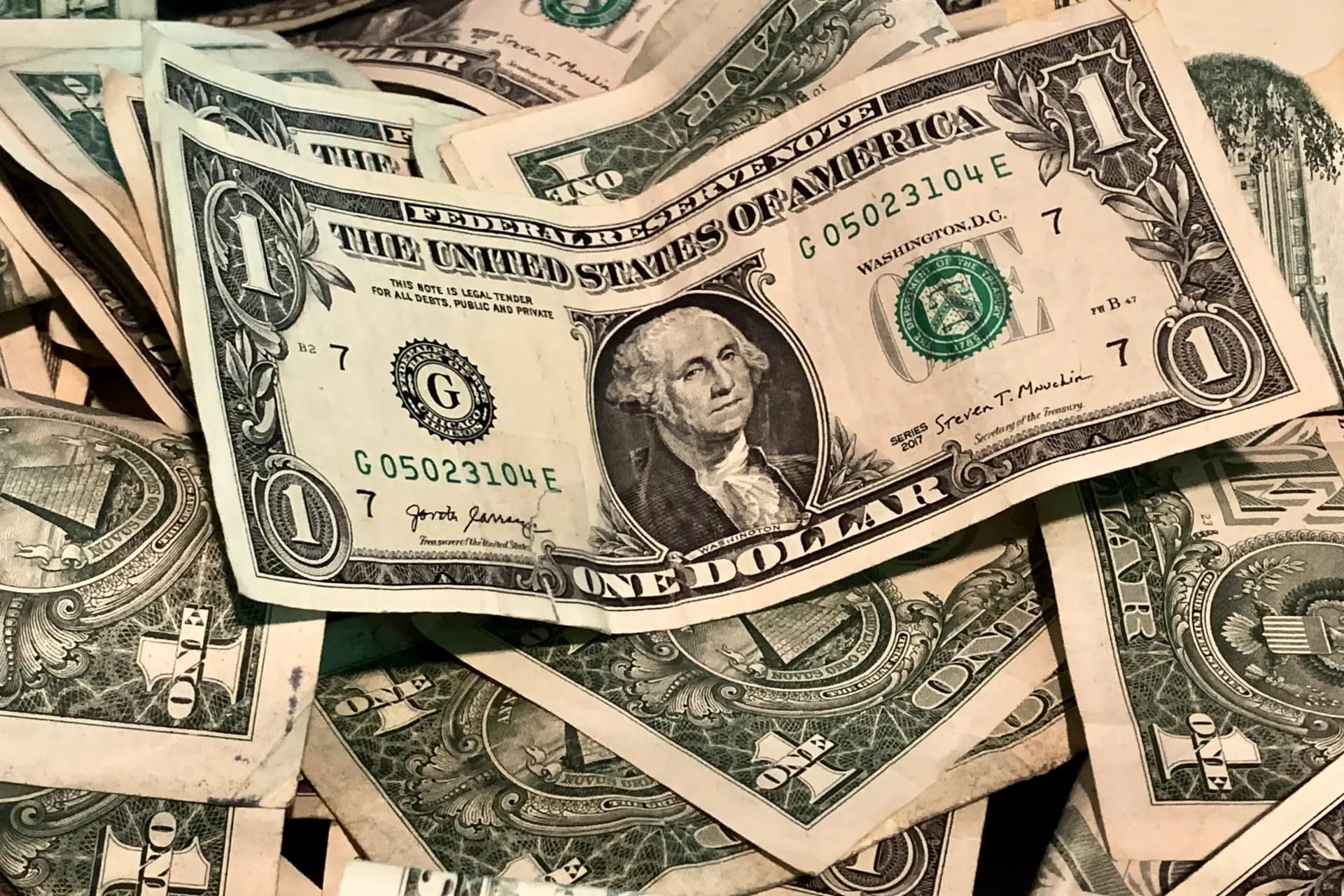 كيف أقفل دولار السوق السوداء مساء اليوم؟