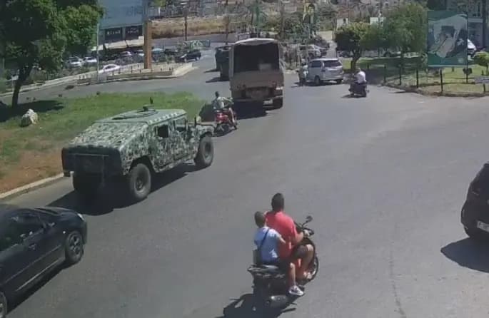 الجيش يُقفل مداخل مخيّم عين الحلوة بالبوابات الحديدية
