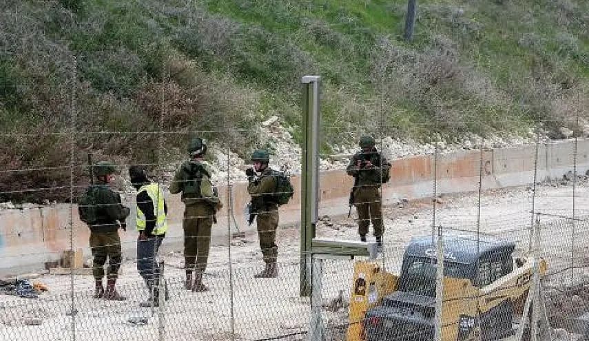 أعمال حفر إسرائيلية في خراج بلدة كفرشوبا وتمركز دبّابات مركافا