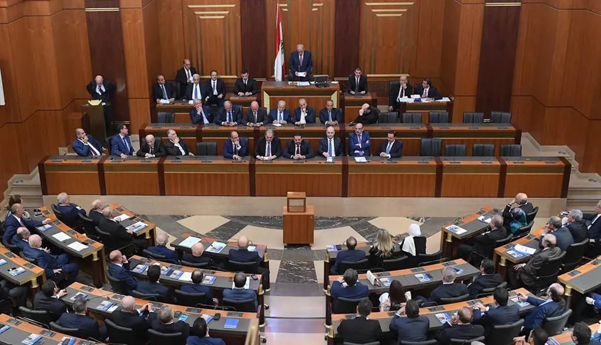 عريضة نيابية تطالب باستقالة النواب