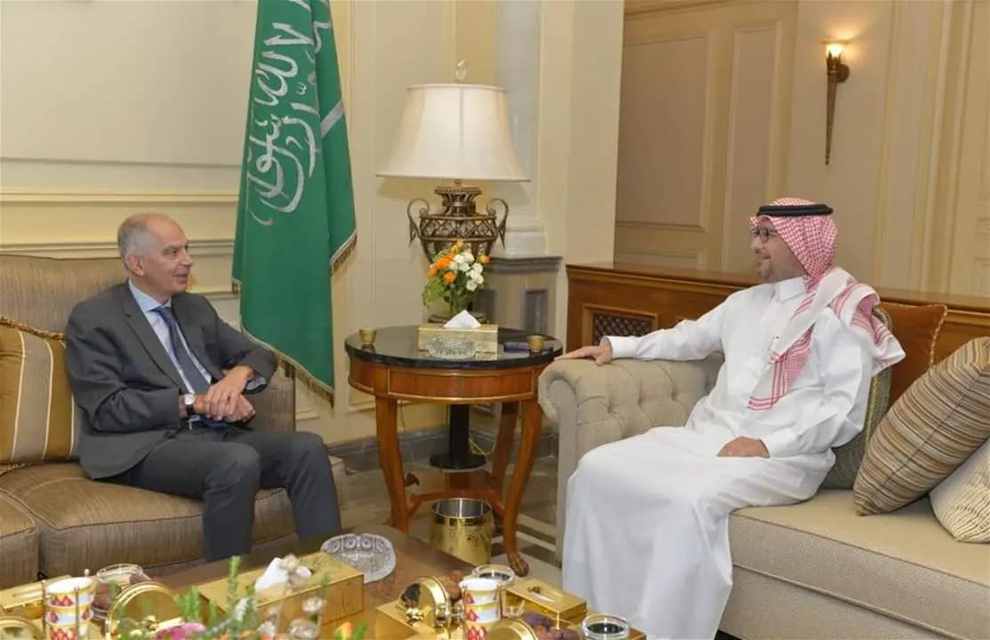 البخاري يلتقي نظيره الفرنسي في لبنان