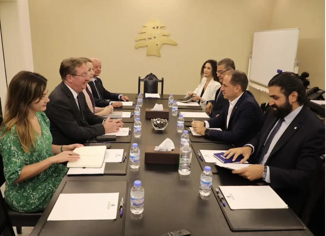أوضاع لبنان والمنطقة بين الجميل والسفير البريطاني