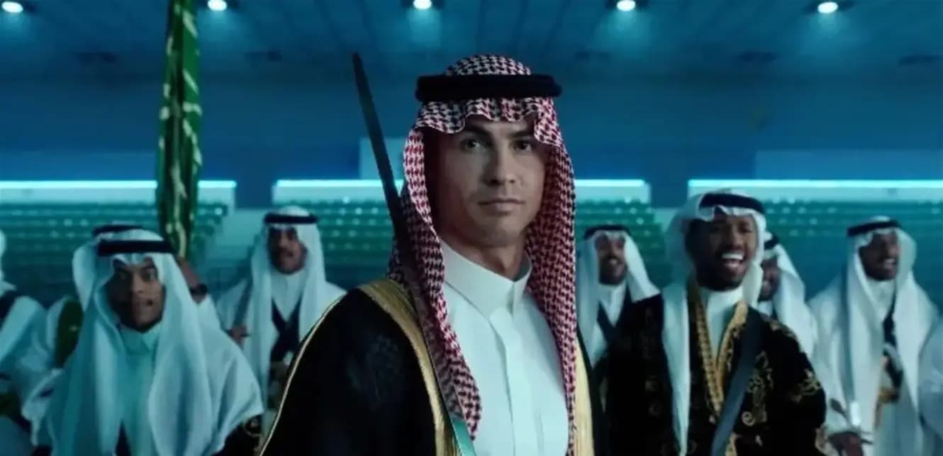 بالزي التقليدي والسيف.. رونالدو يحتفل باليوم الوطني السعودي