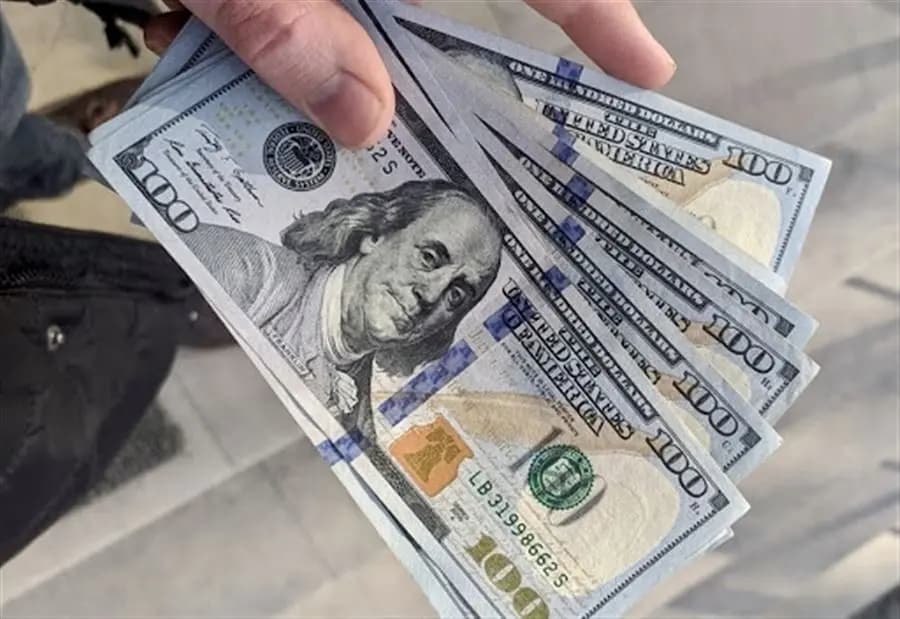 كيف أقفل الدولار مساء اليوم