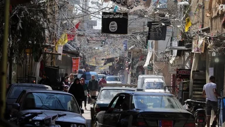 قرار بنشر القوّة الأمنيّة الفلسطينيّة في نقطتين داخل مخيّم عين الحلوة