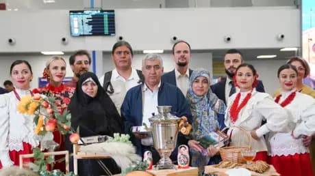 دفعة أولى من السيًاح الرّوس تدخل إيران بعد إلغاء التأشيرة