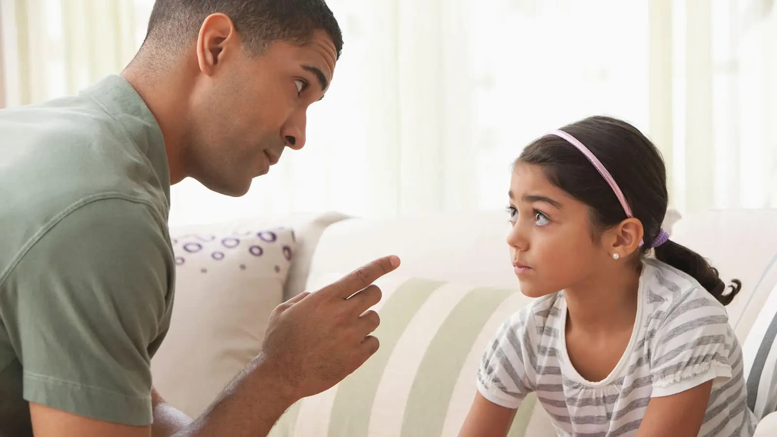 عادة سيئة لبعض الوالدين.. ما آثار الصراخ على الأطفال؟
