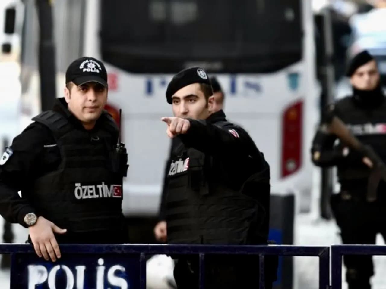 تركيا تقبض على أشخاص للاشتباه في صلتهم بمسلحين أكراد