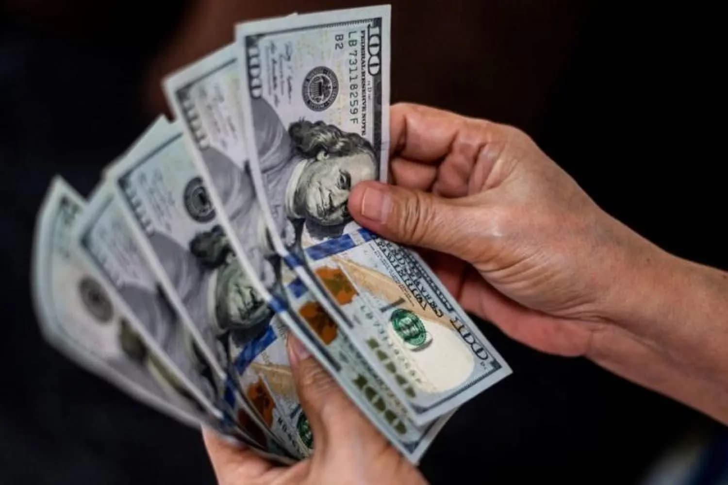 كيف افتتح سعر الدولار اليوم؟