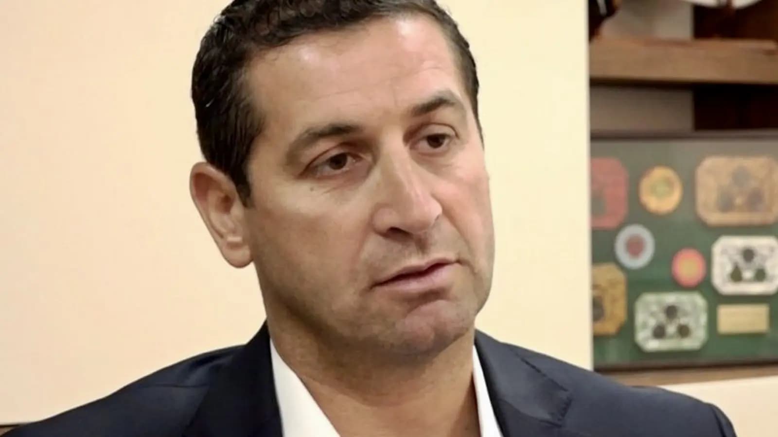 معلوف رداً على المرتضى: "الاستكبار والغطرسة ما بيمشوا"