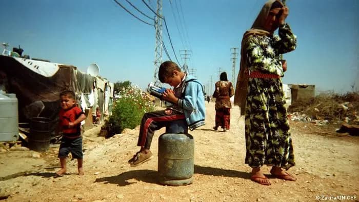 المؤامرةُ على سوريا تكملُ طريقَها إلى لبنان بتفجيرِ أزمةِ النّازحين منها
