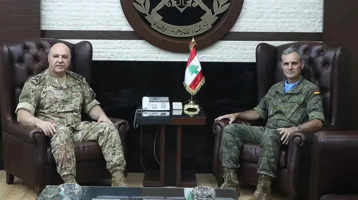العماد عون يبحث الأوضاع عند الحدود الجنوبية مع لازارو