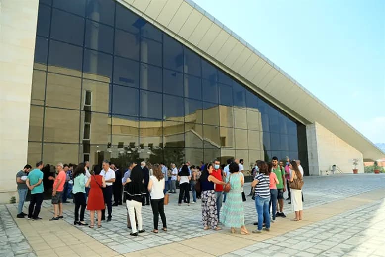 "اللبنانية" تُعلّق الدروس في بعض فروعها