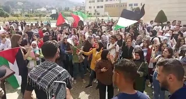 في الجامعة اللبنانية الدولية - حلبا.. وقفة تضامنية مع غزة ودعما للمـقـ.اومة