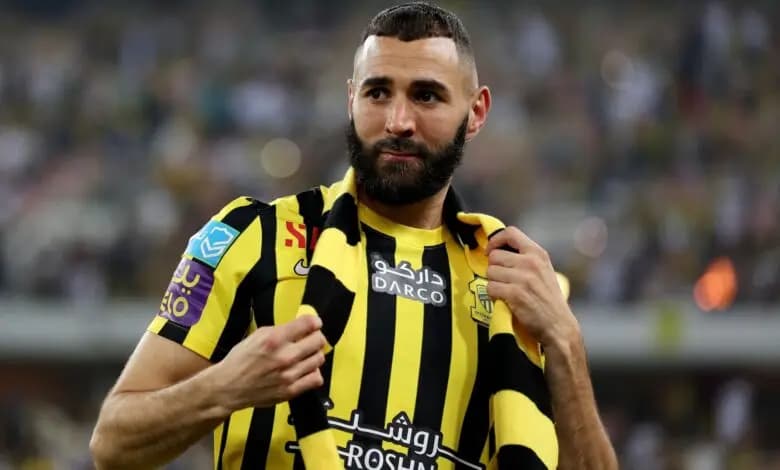 بنزيما تضامنًا مع فلسطين: صلواتنا من أجل سكان غزة
