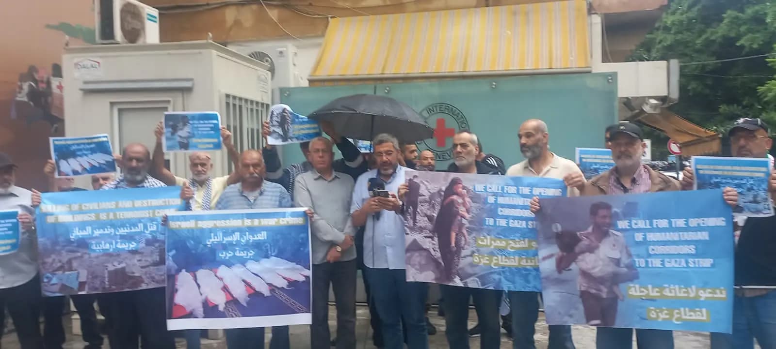 لإغاثة الفلسطينيين.. "وقفة اعتصامية" أمام مقر الصليب الأحمر في بيروت