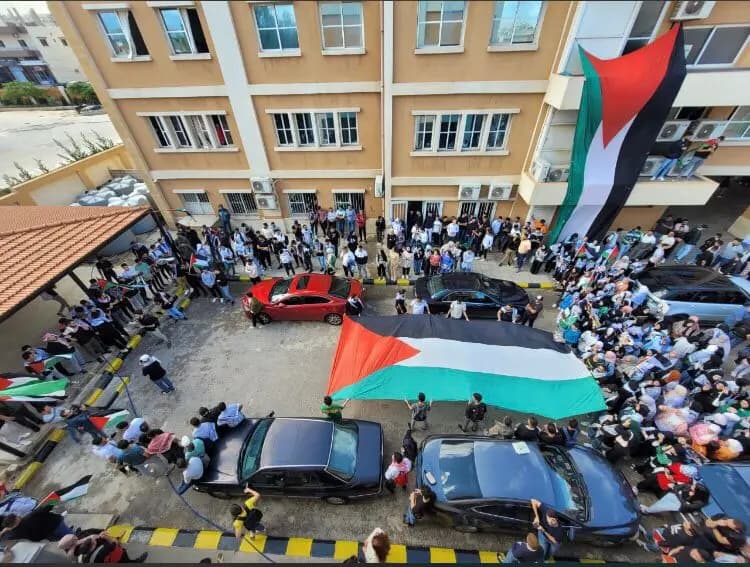 وقفة تضامنية لطلاب "اللبنانية الدولية" في طرابلس نصرة لفلسطين