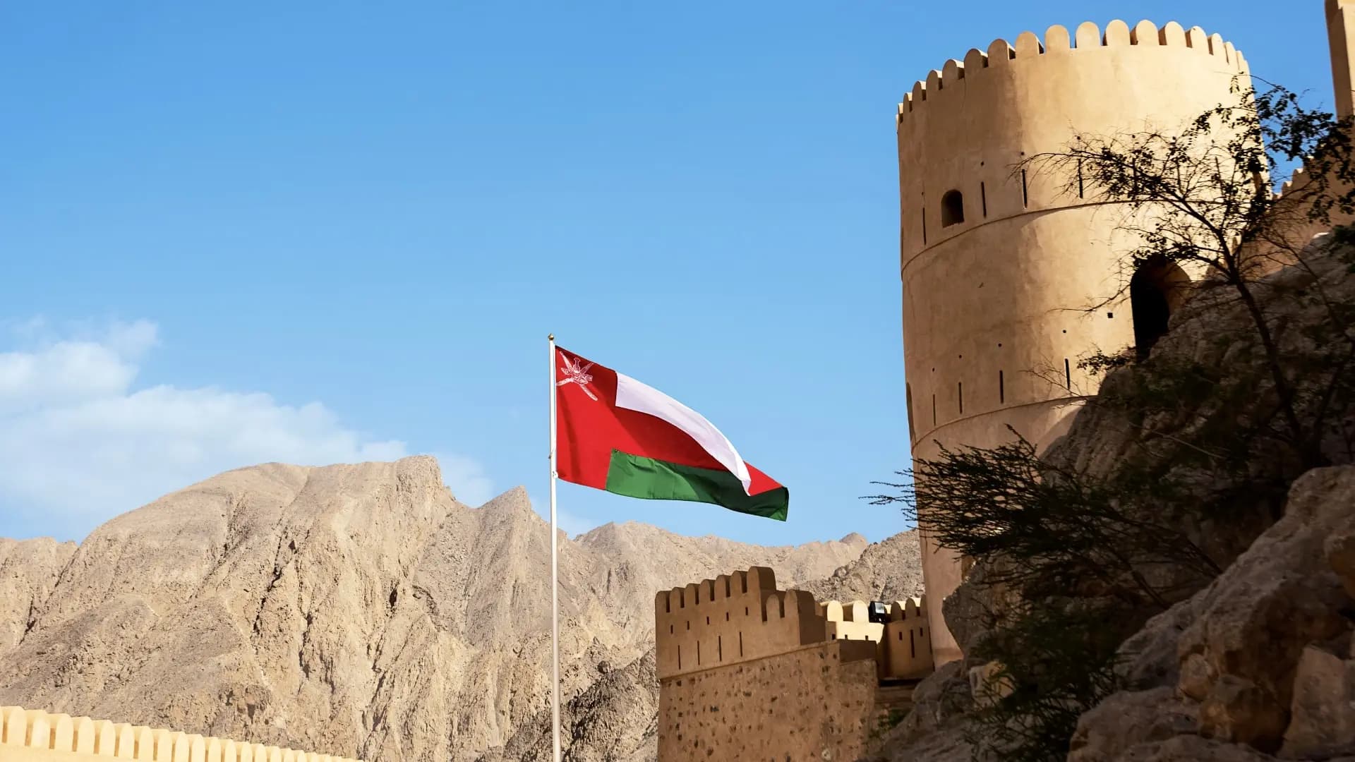 سلطنة عُمان تحثّ رعاياها على مغادرة لبنان فورًا