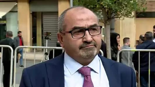 "الوضع دقيق".. الحشيمي: للتمديد لقائد الجيش