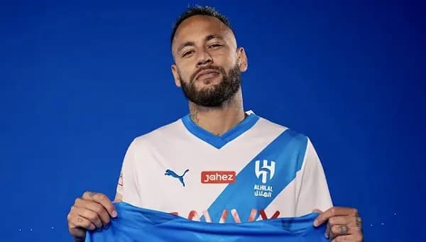 تعويضًا للخسارة… نجمان عالميان على طاولة الهلال السعودي