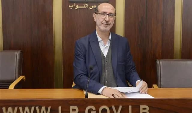 "موقف هزيل".. والموسوي يستنكر