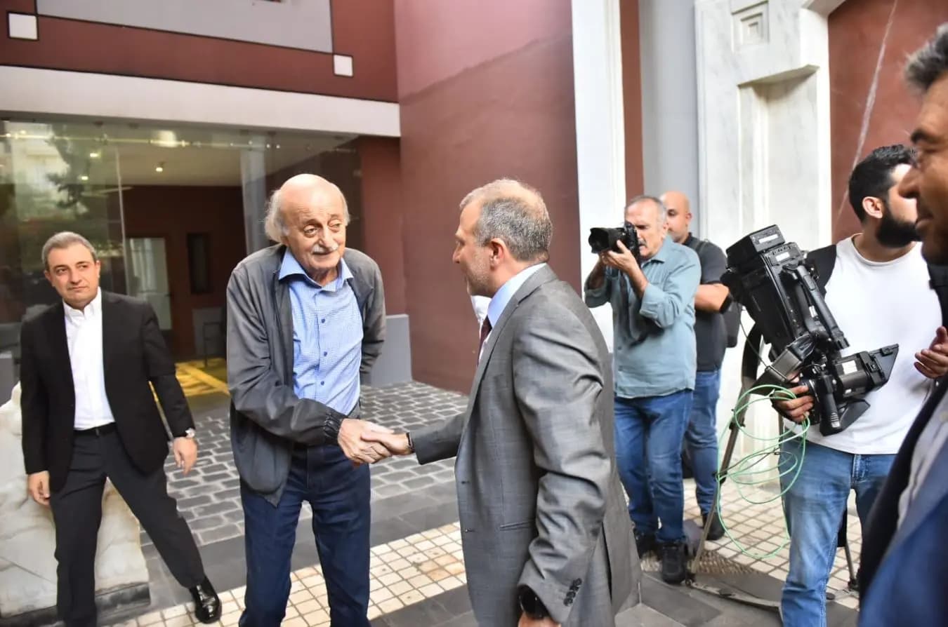 "باسيل" لـ "جنبلاط" في كليمنصو: علينا حماية البلاد من الحرب