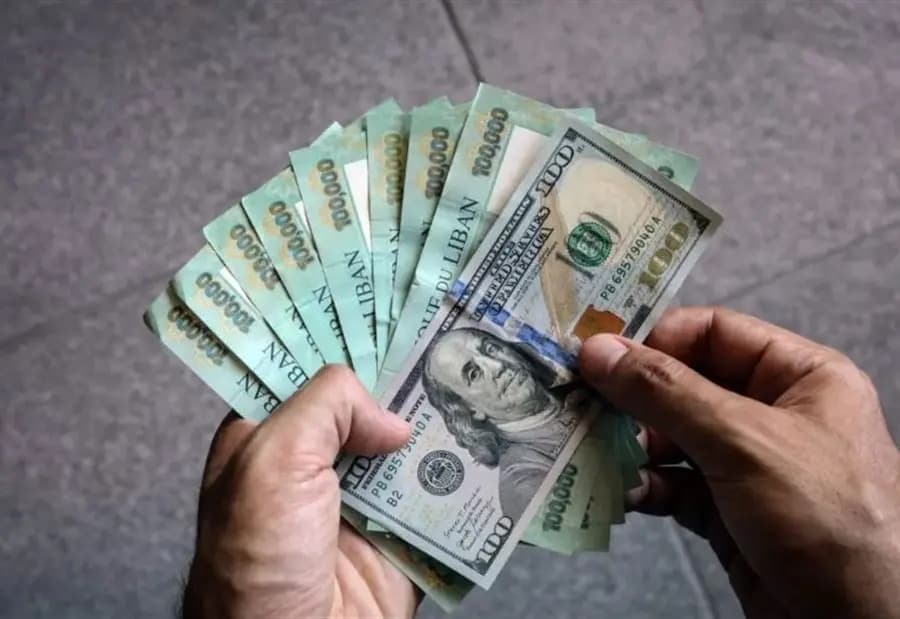 كم سجّل سعرُ دولار السوق السوداء صباح اليوم؟