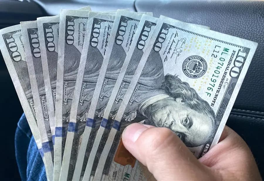 كيف افتتح سعر الدولار اليوم؟