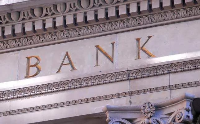 جمعية المصارف أعلنت عن لائحة تدابير مؤقتة: تحديد المبالغ النقدية الممكن سحبها بمعدل ألف دولار كحد اقصى اسبوعيا