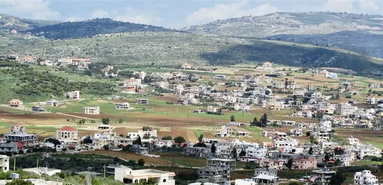 العدو يقصف صالة للمفروشات جنوبي لبنان
