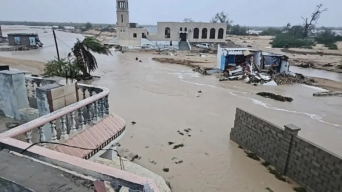 إعصار مدمر يجتاح اليمن