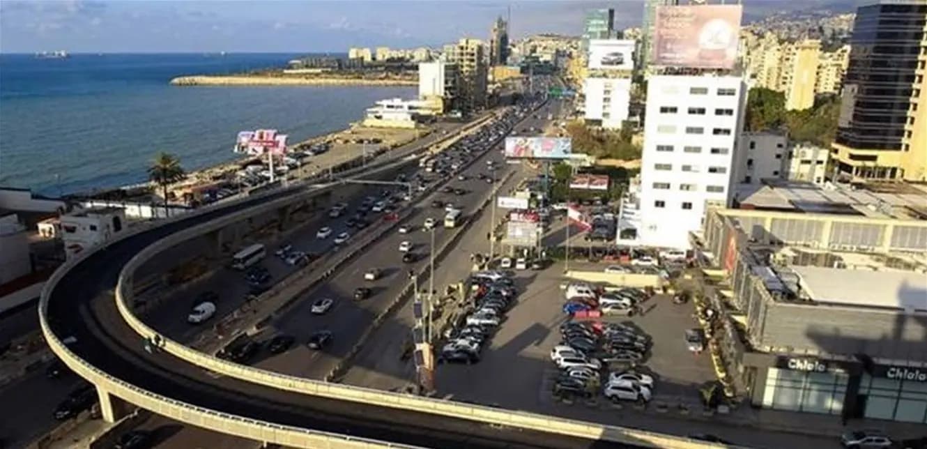 زحمة سير خانقة على هذا الأوتوستراد..والسبب