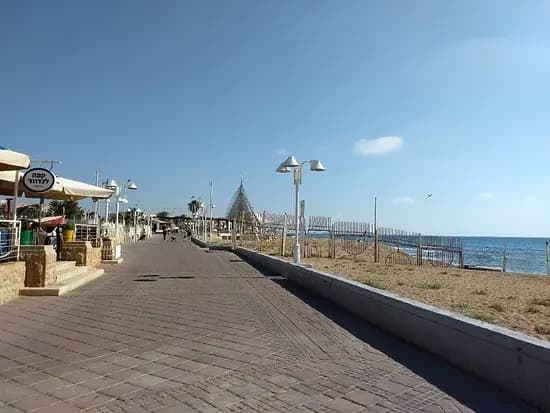 "كتائب القسام – لبنان" تقصف نهاريا بـ16 صاروخًا