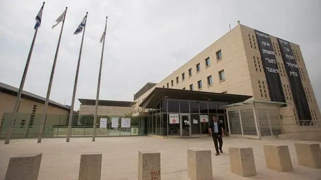 خارجية العدو تطالب السلطات الروسية حماية مواطنيها