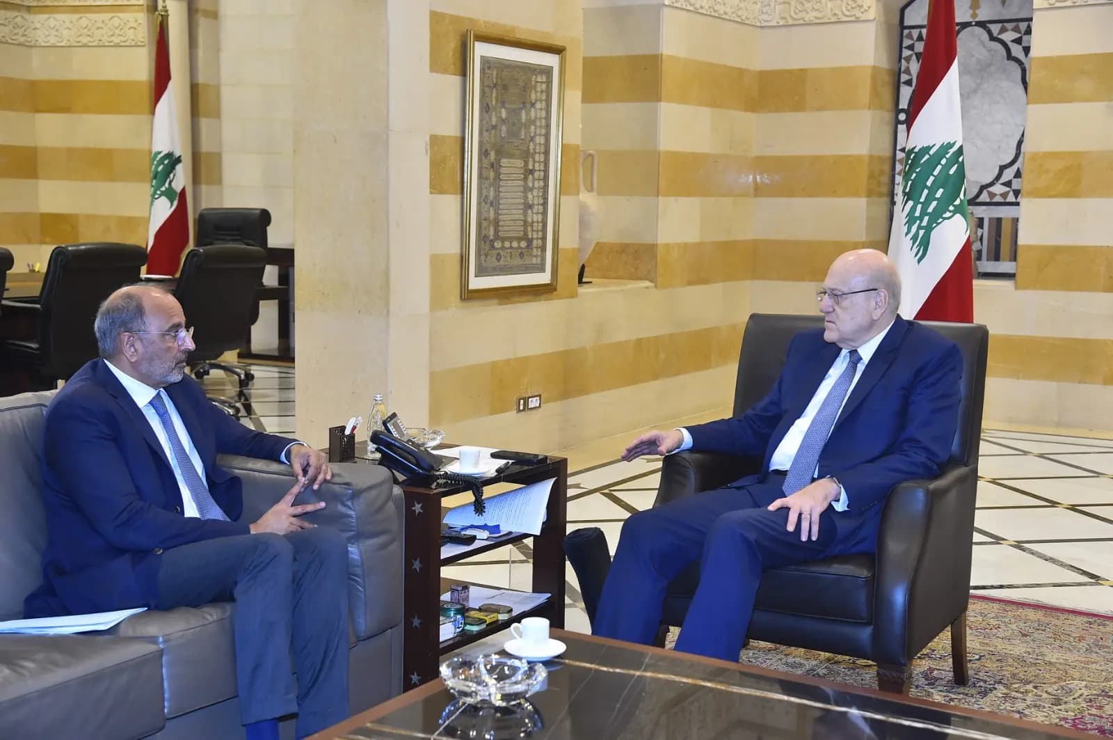 ميقاتي يبحث مع ريزا في "خطة الطوارىء الوطنية"