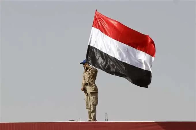 بالصواريخ والمسيرات.. اليمن يواصل استهداف العدو